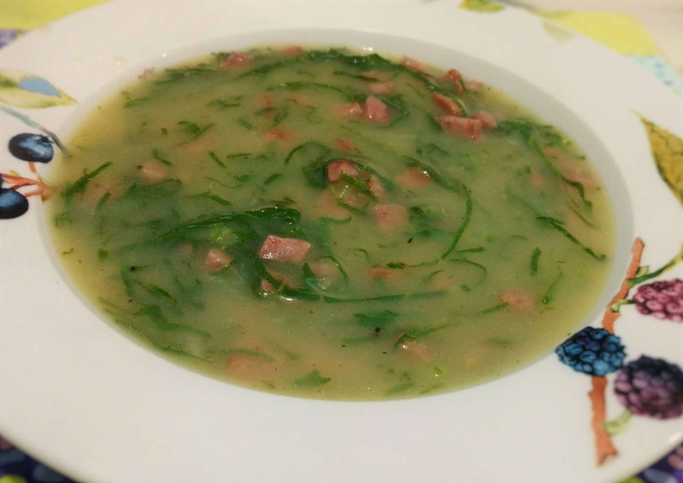 Caldo Verde (creme de batata, couve e calabresa)