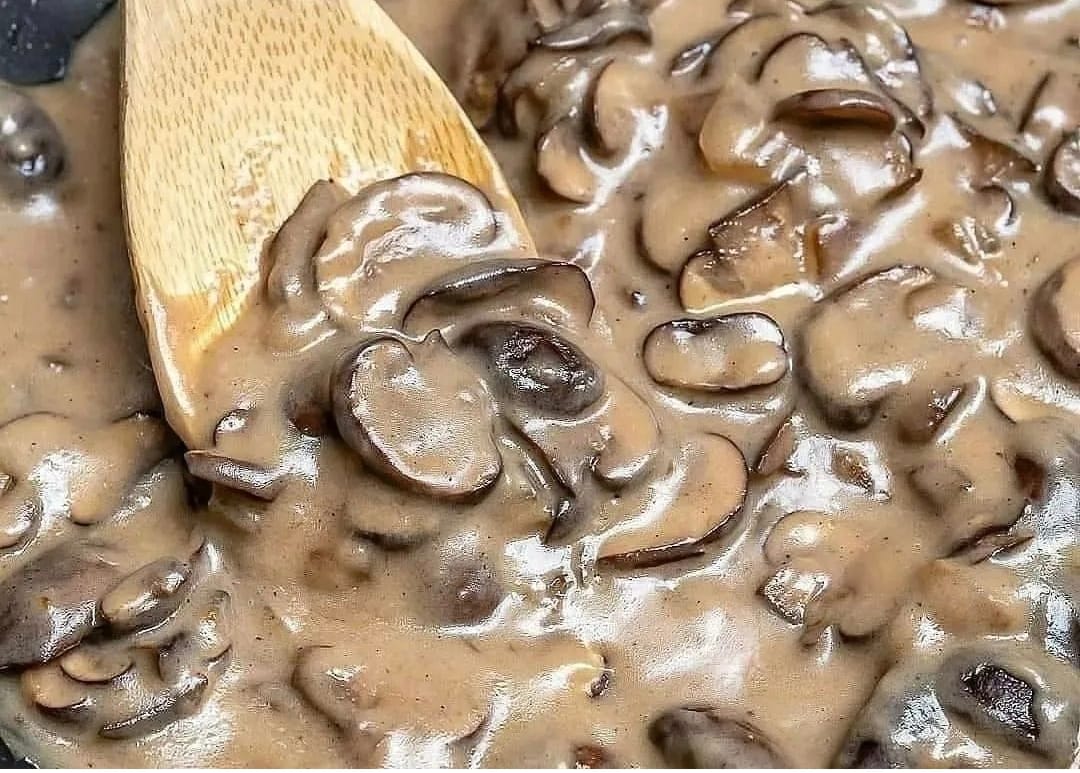 Cogumelo cremoso com arroz e mix de legumes