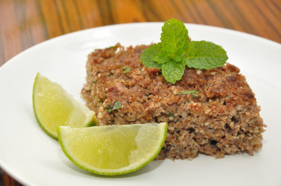 Quibe de Forno com Purê de abobora e mix de legumes