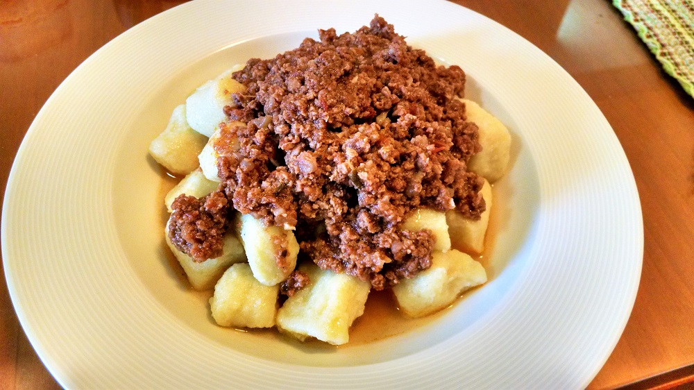 Nhoque de batata doce ao molho Bolonhesa de soja